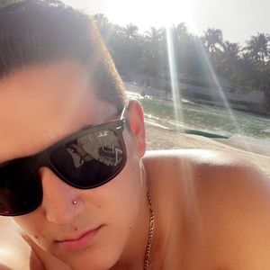 Meet your Posher, Luis